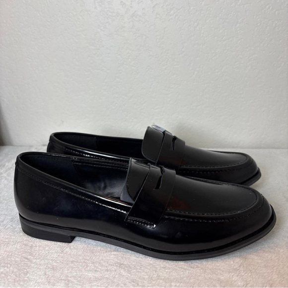 GAP Womans Black Slip-On Loafers